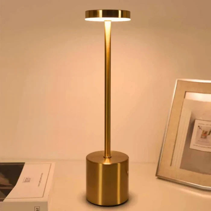 Luminária de Mesa Portátil LumiFree